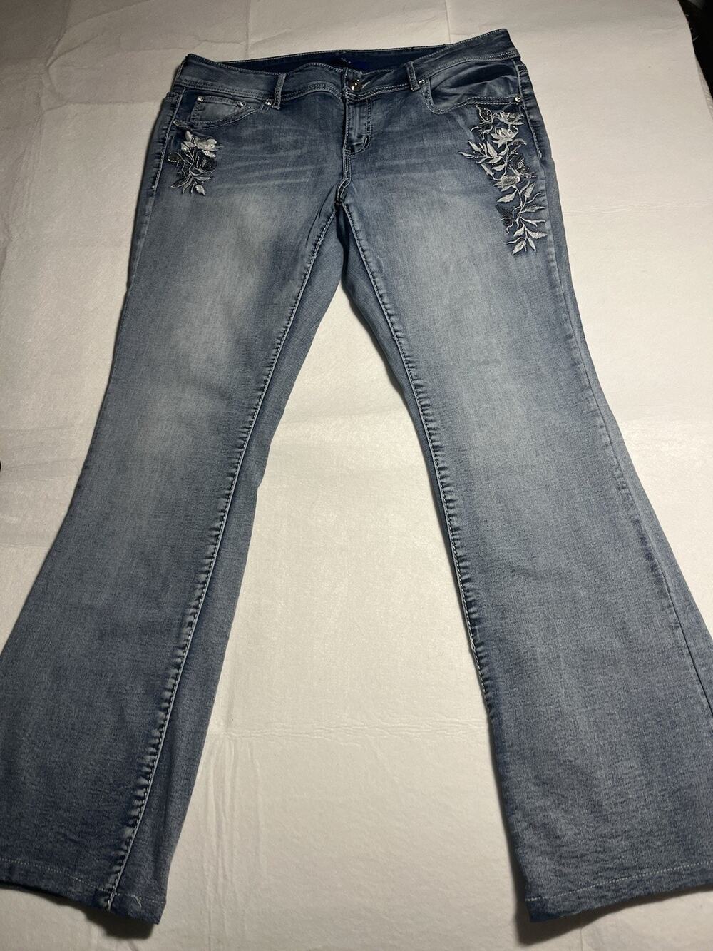 APT. 9 Women’s Size 14-16 Bootcut Jeans Floral Embroidered See Measurements